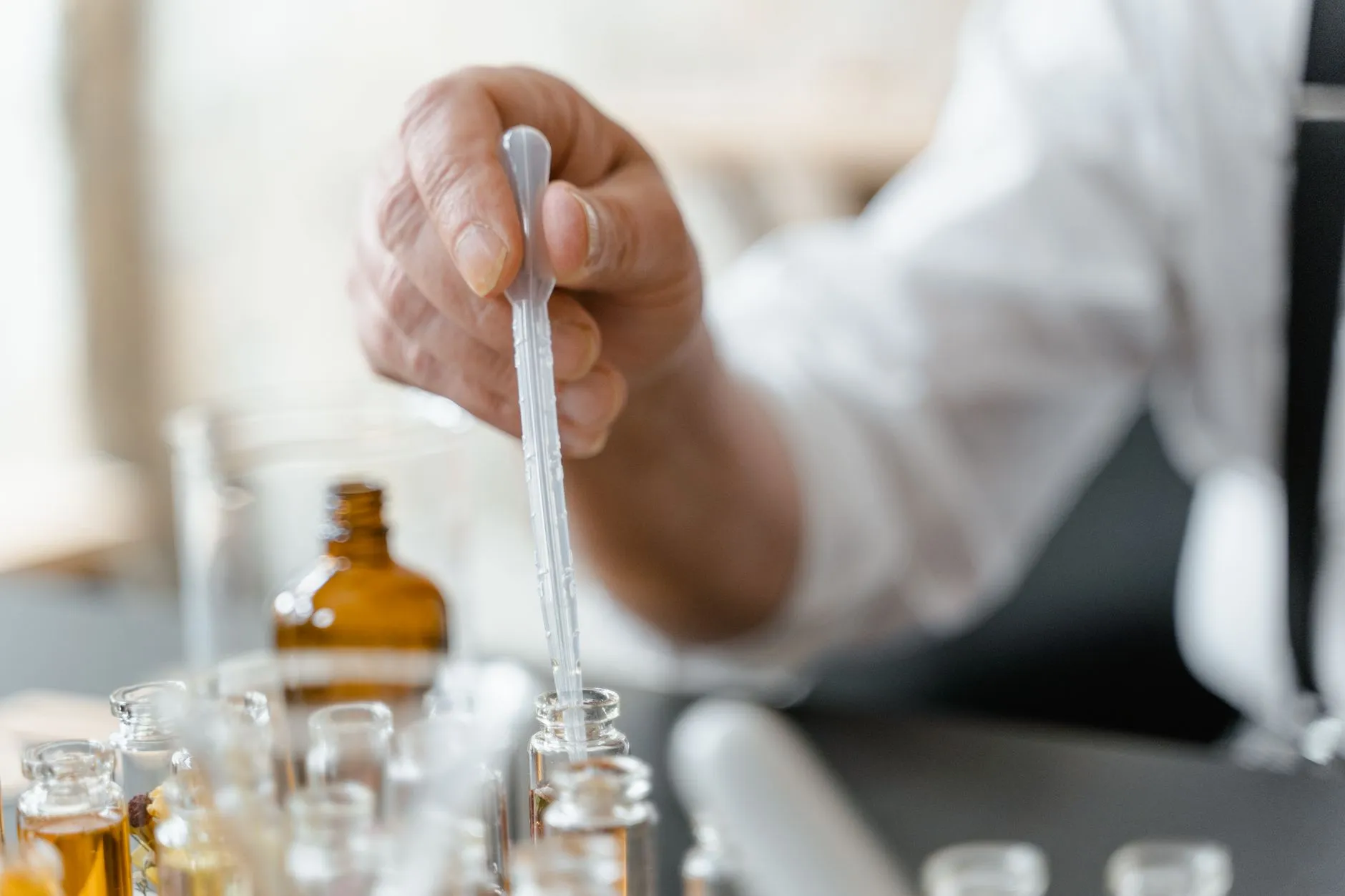 河南御颜堂生物科技：面膜精华液生产环节中的天然成分活性保全技术解析正文配图 1